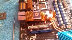 Как поменять термопасту на материнской плате и видеокарте