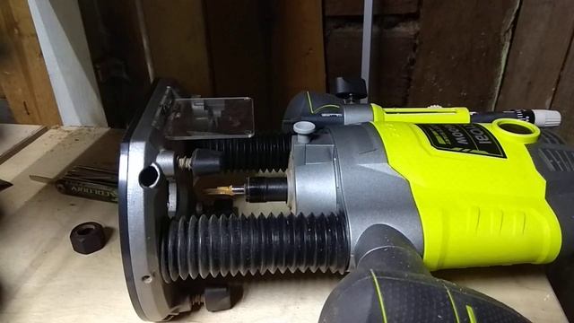 Ryobi RRT1600. Как извлечь фрезу.