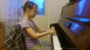 она лежала на земле