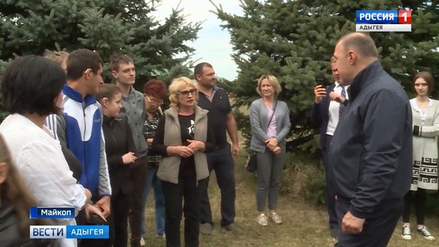 Глава Адыгеи побывал в республиканской школе по конному спорту