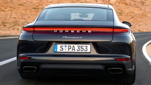 Демонстрация работ систем подвески Porsche Panamera Active Ride Suspension 2024 года.
