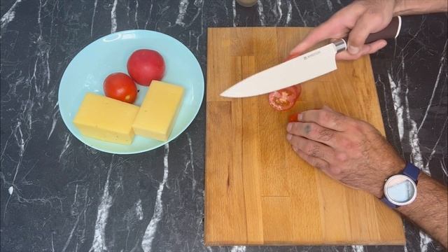 Слоенное куриное филе, с грибами, помидорами и тертым сыром. #Рецепт #Еда #филекурицы #кулинария