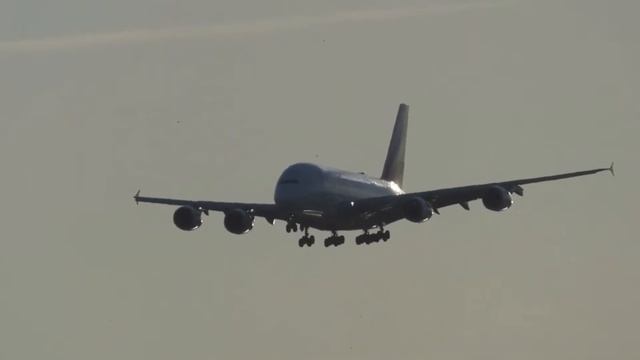Plane Spotting at John F. Kennedy International Airport | Live ATC смотреть онлайн