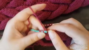 Модный, теплый снуд спицами в два оборота с узором из кос! Snood.