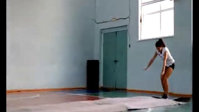 Технические элементы в гимнастике - Кувырок вперед смотреть онлайн