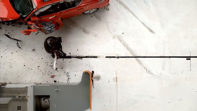 2015 Lexus CT 200h driver-side small overlap IIHS crash test смотреть онлайн