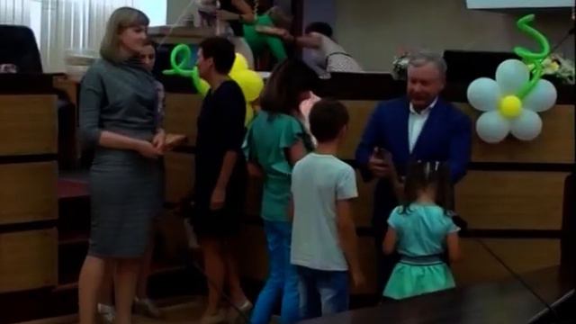 Молодые, со стажем, многодетные и приёмные В День любви, семьи и верности в Братске наградили побе смотреть онлайн