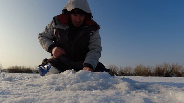 ЧАСТЬ 2.Мы их НАШЛИ!!!🔥 Эти МОНСТРЫ  рвут леску и ОБРЫВАЮТ мормышки! Вот  оно РЫБАЦКОЕ счастье!!! 😄