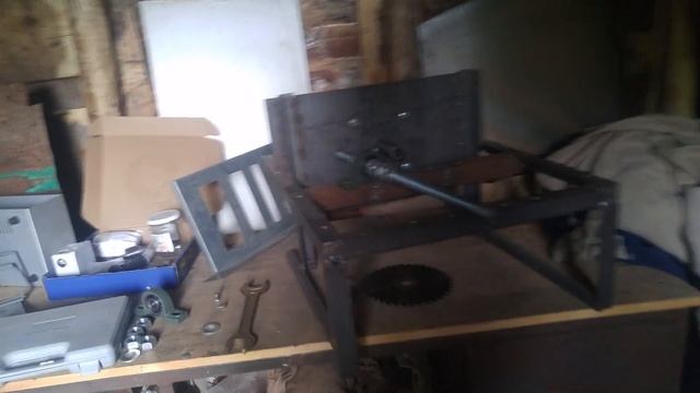 Распиловочный станок из старого движка. Amazing DIY Circular Saw From Old Motor смотреть онлайн