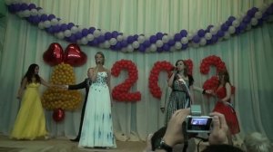 Выпускной. песня "ветер перемен" :)