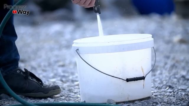 В сентябре 1 ложку на ведро воды и земля как новая! Пролейте этим землю для обильного урожая всего смотреть онлайн