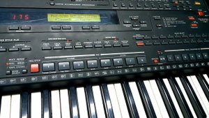 YAMAHA PSR 5700 (DEMO songs)