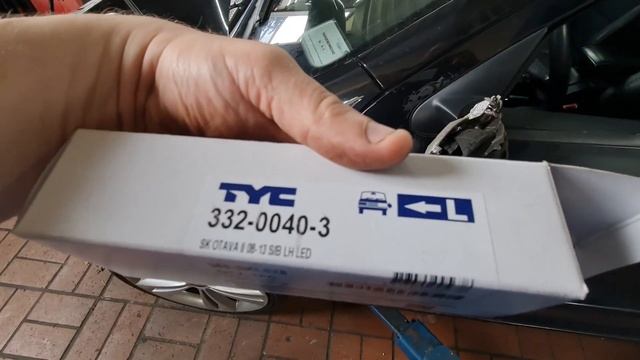 Шкода Октавия А5 замена поворотника в зеркале. смотреть онлайн