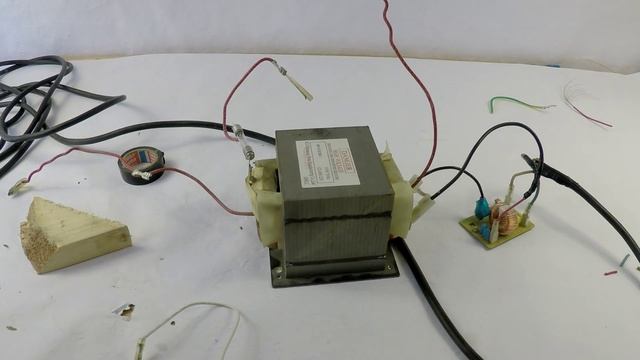 На что, способен трансформатор от микроволновки. Дуговой разряд. смотреть онлайн