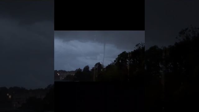 Смерч над морем в Сочи во время грозы