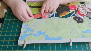 Аппликация из ткани. Перенос отдельных деталей на основу.