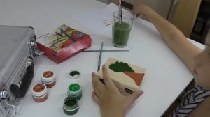 Разукрасили деревянную шкатулку гуашью