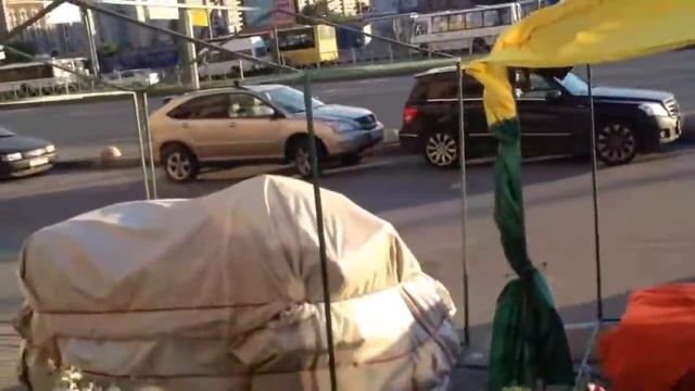 Незаконная торговля на парковке жилого дома