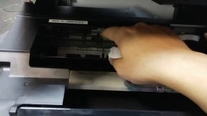 Epson l355 две белые полосы на изображении / что делать / решение.