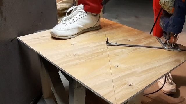 TUTORIAL: HOW TO CUT PERFECT PLYWOOD CIRCLE WITH JIGSAW смотреть онлайн