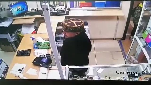 Иркутянин психанул на просьбу продавца надеть маску смотреть онлайн