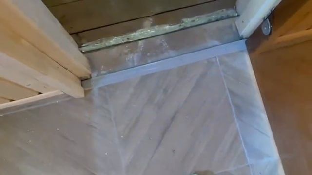 Укладка плитки в сауне с уклоном. смотреть онлайн