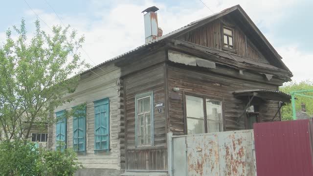 Ростов Исторический. Столетние срубы в центре Ростова