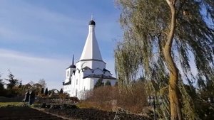 Очень красивый, добрый монастырь на реке Угре. Октябрь 2023год.
