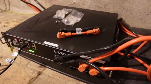 EAsun POWER Isolar SMG II 5.6KP Solar Inverter with Pylontech US2000C