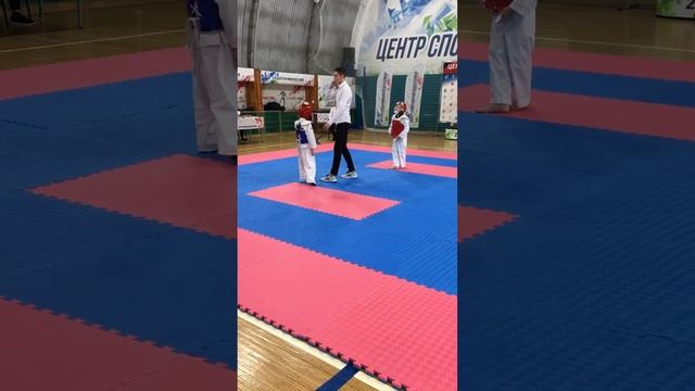Мой брат на соревнованиях по тхэквондо. Поддержите его лайком! смотреть онлайн