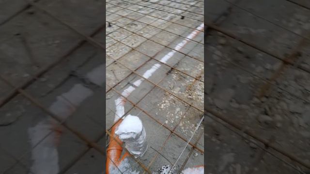 армирование плиты перекрытия в один слой, на ленточном фундаменте