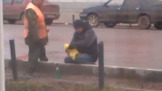 Главное чтобы бордюр ровно лег. смотреть онлайн