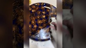 Простые часы из шишек и эпоксидной смолы