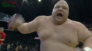 ЖИРТРЕСТ ПРОТИВ ОГРОМНОГО КАЧКА (В БОЯХ ММА МУСКУЛЫ НЕ ГЛАВНОЕ)