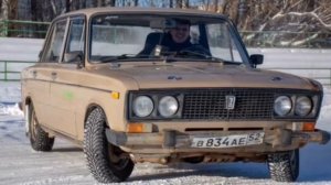 Соревнования по зимнему дрифту . Заезды Toyota Mark II ,Жигулей ,Молнии Маквина 95 !