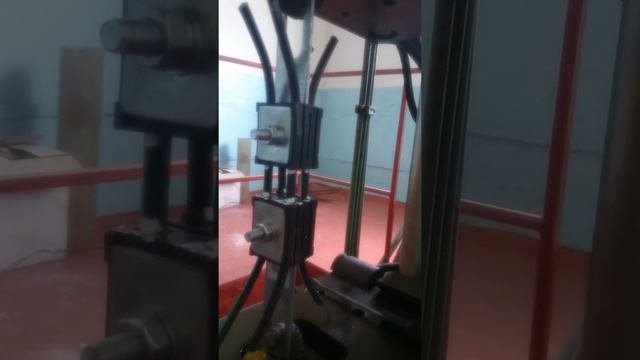 Испытание анкерного зажима для СИП типа АЗ-3.2 на проскальзывание СИП 4х25