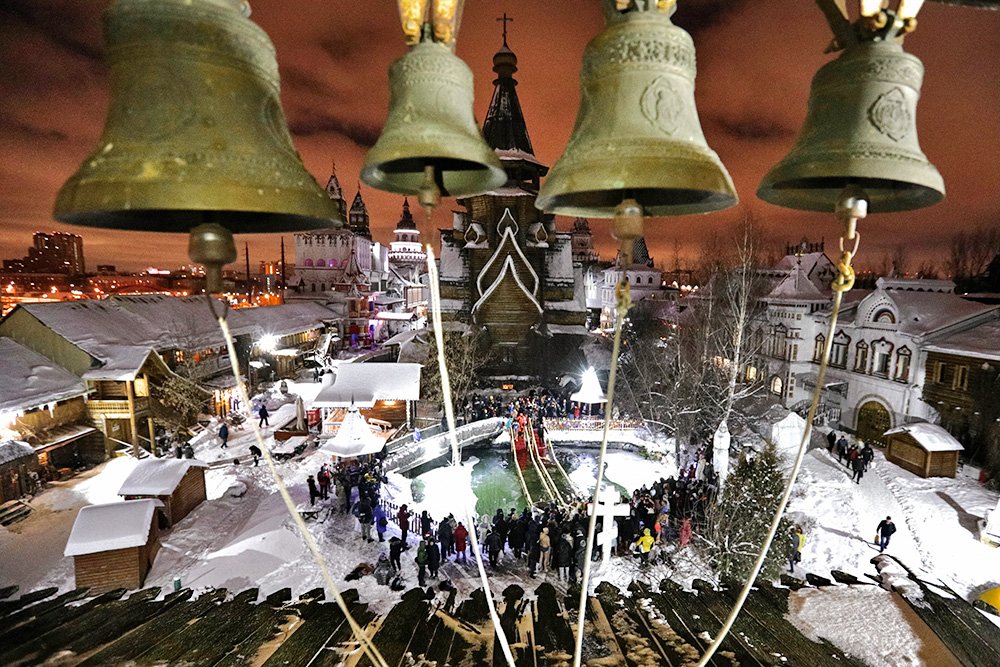 Православные верующие отмечают Крещение / События на ТВЦ