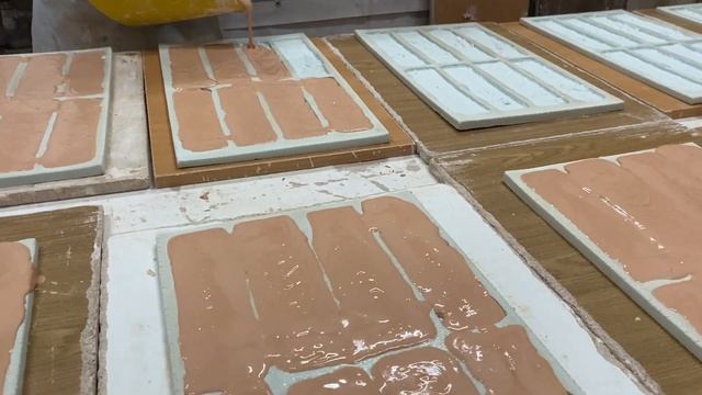 Процесс производства декоративного кирпича из модифицированного гипса смотреть онлайн