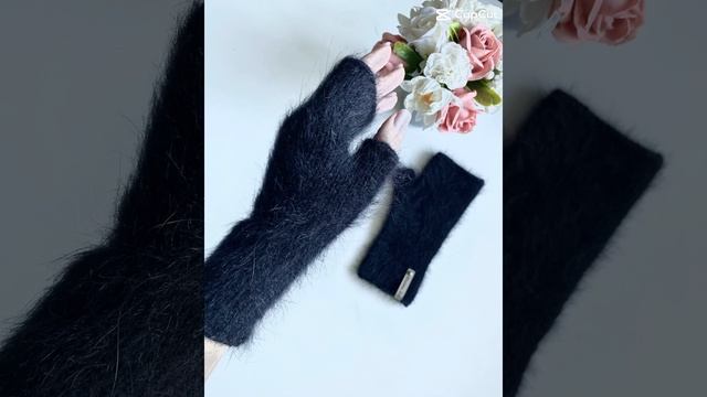 Бесплатный МК по вязанию таких митенок уже в профиле ? скорее смотри ? смотреть онлайн