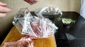 Стейк запечённый в рукаве с розмарином, чесноком и специями.