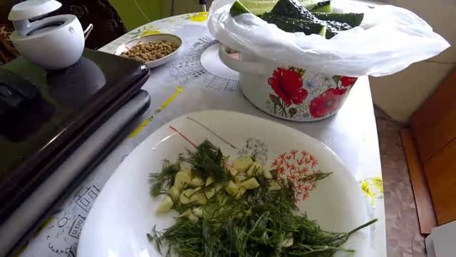 Малосольные огурцы. Как быстро приготовить супер вкуснейшую закуску! #кухня #рецепт #закуски 1403 смотреть онлайн