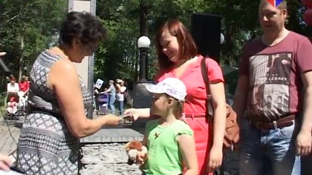 Сквер им. Гагарина превратился в "Читающий сквер" смотреть онлайн