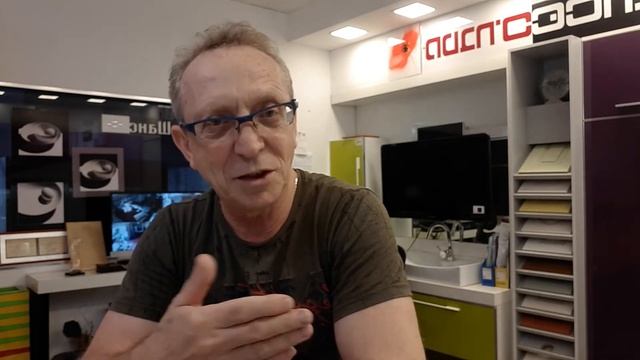 Почему глубина  верхней части кухни в два раза меньше нижней. смотреть онлайн