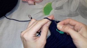 МК Мужская шапка бини спицами. Вяжется очень просто. 2-й способ закрытия макушки.