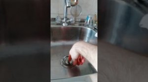 Воняет из раковины(одна из причин)