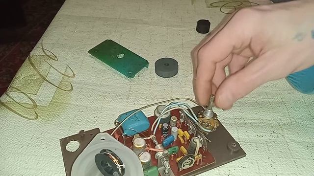 Разбираем дверной звонок советский