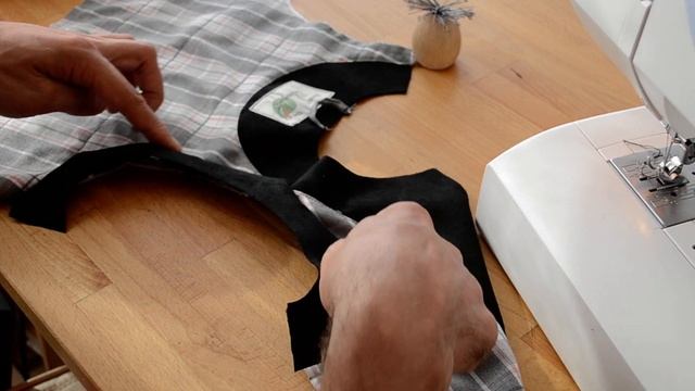 3.5 Соединяем подкладку с обтачкой проймы. смотреть онлайн