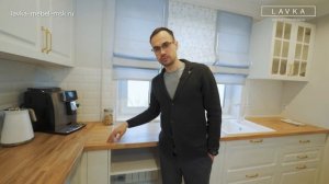 Белая кухня с фасадами из эмали и столешницей из массива. Обзор мебели для кухни в Бутово