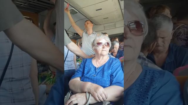 Продавец в электричке. 