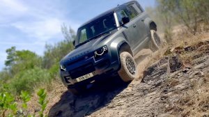 Представлен НОВЫЙ Defender OCTA (2025) — роскошный внедорожник класса люкс